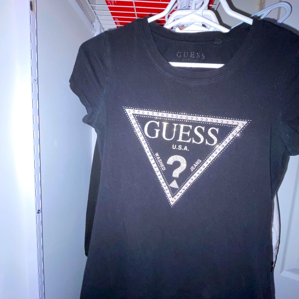 Black Guess T Size: XS Woman’s- Stretchy and fits like a S.